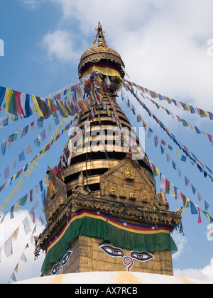 Goldener Turm der SWAYAMBHUNATH STUPA oder "Monkey Temple" Kathmandu Nepal Asien Stockfoto