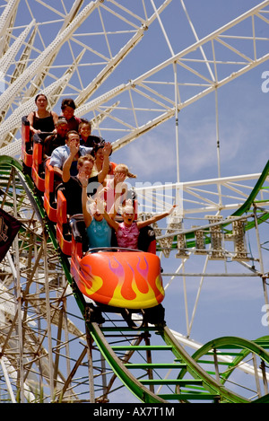 Passagiere auf Karneval Fahrt bekommen einen Nervenkitzel an der Orange County Fair, Kalifornien, USA Stockfoto