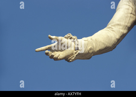 Arm-Detail Mozart-Denkmal im Wiener Burggarten Stockfoto