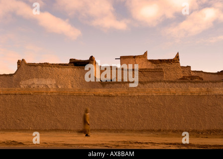 Blick auf die alte Stadt Ghadames vom Friedhof Libyen A UNESCO World Heritage Site Stockfoto