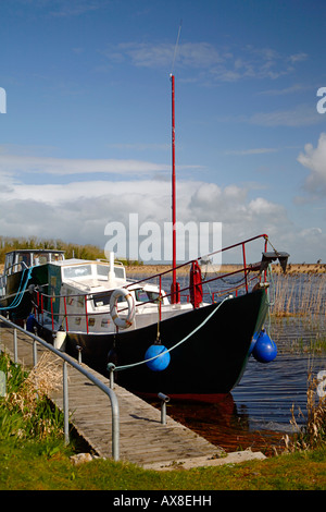 Stahl geschält Boot Kreuzer in Kilgarvan Hafen Co. Tipperary Irland. Stockfoto