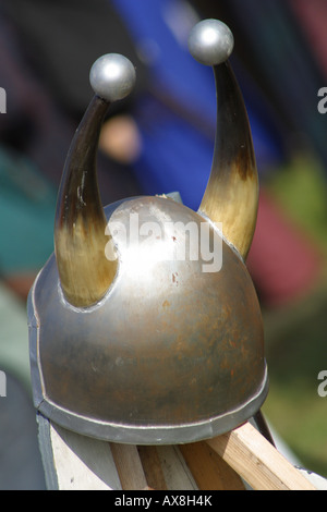 Wikinger-Stil-Krieger Helm Hörner gehörnten Zinn Stockfoto