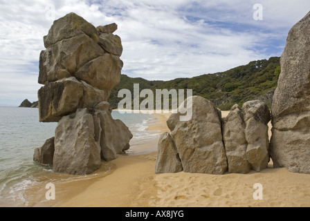 Anapai Bay an der Küste des Abel Tasman National Park in der Nähe von Totaranui auf der Südinsel Neuseelands. Stockfoto