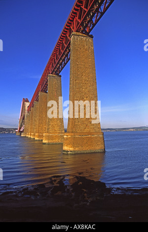 Die Forth Rail Bridge aus South Queensferry Schottland Stockfoto