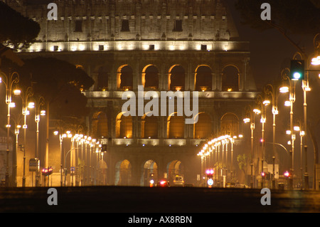 Das Kolosseum - Blick von der Via dei Fori Imperiali - Roma-Lazio Italien Stockfoto