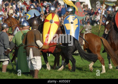 Normannen Sachsen kämpfen kämpfen mittelalterliche Kavallerie von Hastings East Sussex england Stockfoto