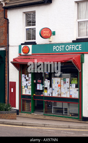 ländliches Dorf Post am alten Briefkasten Woburn Sands sparen unser Postamt Stockfoto