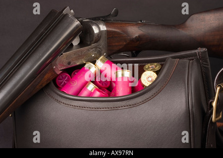 Ein shooting Patrone Tasche und double Barrel Gun Leder Stockfoto