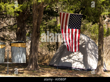 Camper Flagge der amerikanischen über ihren Campingplatz in Oklahoma, USA. Stockfoto