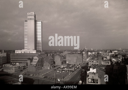 Panoramablick über das CIS-Gebäude, aufgenommen vom Parkplatz Arndale Centre, Manchester, UK Stockfoto