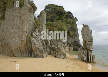 Anapai Bay an der Küste des Abel Tasman National Park in der Nähe von Totaranui auf der Südinsel Neuseelands Stockfoto