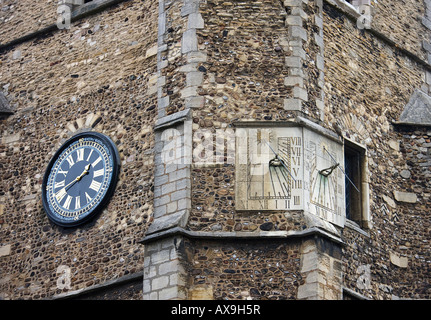 ST BOTOLPH Kirche, in der Trumpington Street. Sonnenuhr. Cambridge. Cambridgeshire. East Anglia. VEREINIGTES KÖNIGREICH. Stockfoto