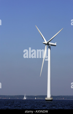 Windturbine in einen Offshore-Windpark, Kopenhagen, Dänemark Stockfoto