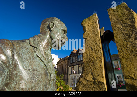 Statue von Sir Edward Elgar an der Spitze der Church Street in Great Malvern Worcestershire Stockfoto