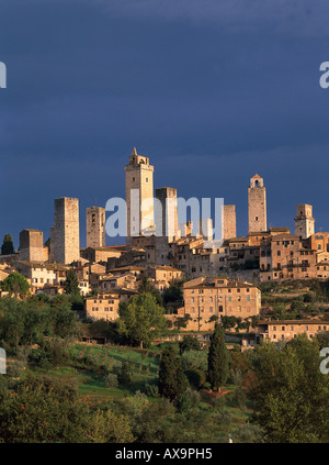 Stadtbild mit Türmen, San Gimignano, Toskana, Italien Stockfoto