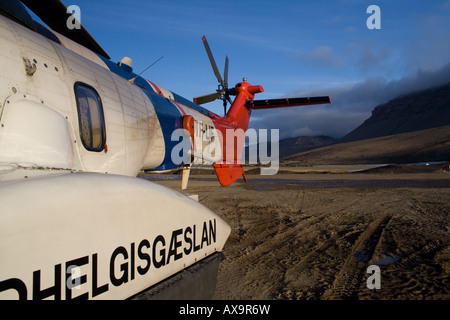 Isländische Such- und Rettungsaktionen Küstenwache Team Sea King Hubschrauber an Constable Point Landebahn, Ostgrönland, Arktis Stockfoto