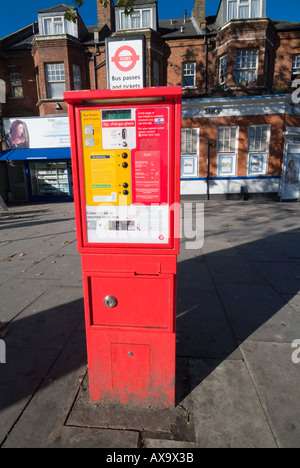 Self-Serving-Bus-Pass und Ticket Automat Stockfoto