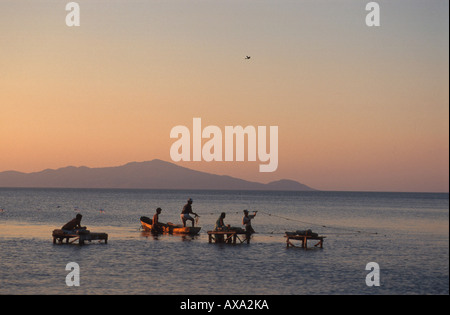 Fishingmen mit Vertiefung in der Nähe von Isla de Ometepe, Moyagalpa, Nicaragua, Nicaragua-See Stockfoto