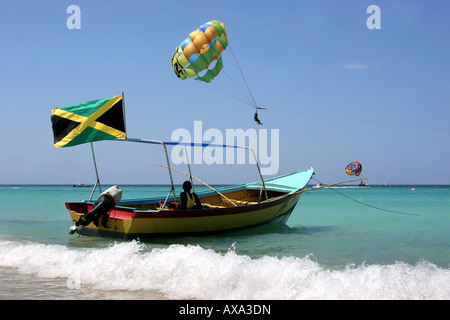 kleines Boot sieben Meile Strand Negril Jamaika Stockfoto