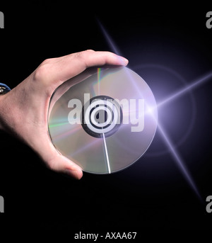 Hand mit einem CD-ROM-/DVD-Disc Stockfoto