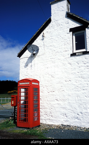 Ländliche Telefonzelle und Royal Mail Box Isle of Mull, Schottland Stockfoto