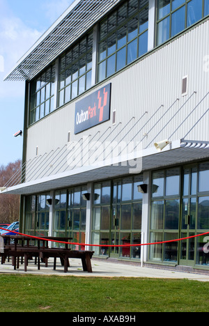 Die Fogarty Moss Auffanglager in Oulton Park Motor Racing Circuit [Außenansicht] Cheshire England Großbritannien Stockfoto