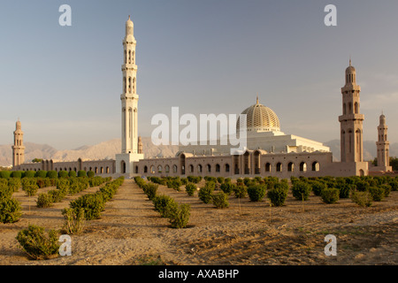 Die Sultan Qaboos Grand Moschee in Muscat, der Hauptstadt des Oman. Stockfoto