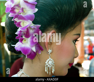 Florales Stirnband Bo Sang Umbrella Festival Schönheitswettbewerb in der Nähe von Chiang Mai Nord Thailand Stockfoto