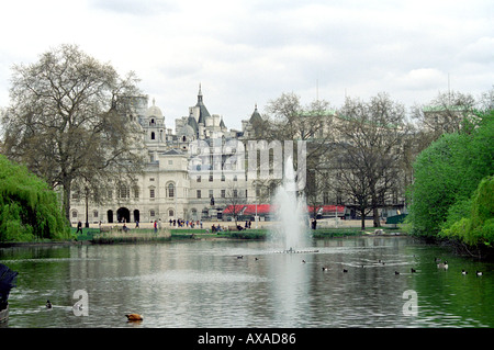 Old Admiralty Gebäude, Whitehall, vom St. James Park, London, UK Stockfoto