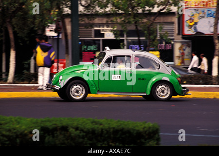 Mexiko, Mexiko-Stadt, Volkswagen Taxi, Paseo De La Reforma Stockfoto