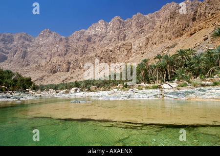 Landschaft in Wadi Tiwi im Oman. Stockfoto