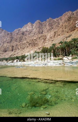 Landschaft in Wadi Tiwi im Oman. Stockfoto