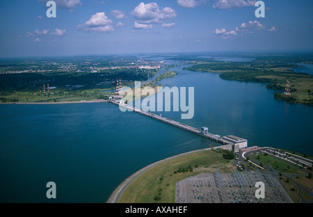 3300 Fuß Hydro electric Power Dam über den St. Lawrence River nahe Cornwall Ontario und NewYork Massena Stockfoto