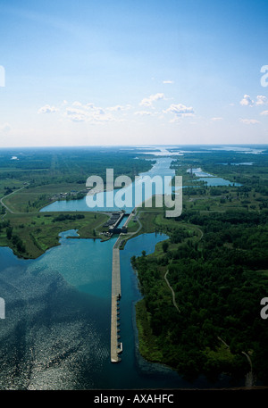 Luftaufnahme der Snell-Sperre auf der amerikanischen Seite des St. Lawrence Seaway in der Nähe von Massina NY und Cornwall, Ontario Stockfoto