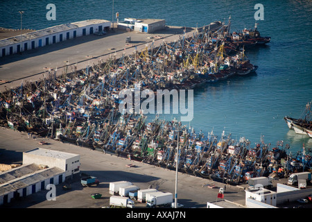 Agadir Fischerhafen, Marokko, Nord-West-Afrika. Blaue Angelboote/Fischerboote im Hafen. Petit Port de peche Stockfoto