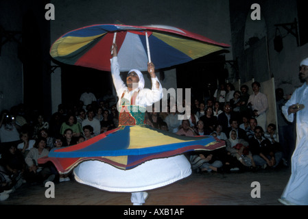 Die Al Tannoura ägyptischen Erbe Tanzgruppe traditionelle Sufi Tanz Stockfoto