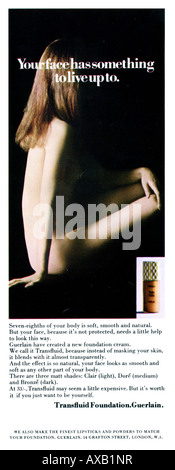 1960er Jahren April 1969 Magazin Werbung für Guerlain Transfluid Stiftung Haut & Gesicht Creme für nur zur redaktionellen Nutzung Stockfoto