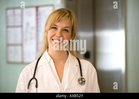 Freundliche Familie Ärztin im Krankenhaus. Stockfoto