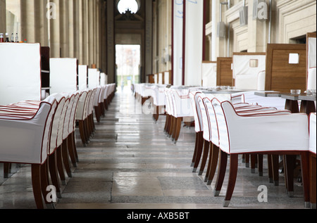 Café Marly befindet sich im Louvre Kunst Museumsbau, Paris, Frankreich Stockfoto