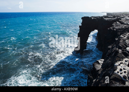 Holei Meer Arch auf Big Island Hawaii in Hawaiʻi-Volcanoes-Nationalpark Stockfoto