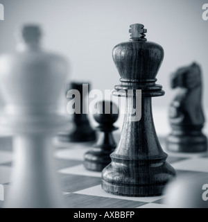 Traditionelle hölzerne Spiel Schachfiguren an Bord. Stockfoto