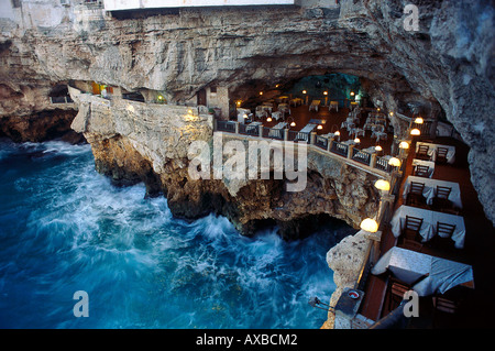 Restaurant Grotta Palazzese, Polignano a Mare, Apulien, Italien Stockfoto
