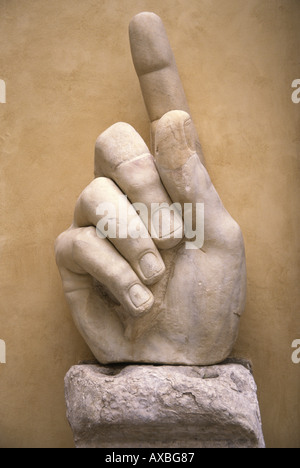 Hand der Statue von Konstantin II. die Kapitolischen Museen, Rom, Italien Stockfoto