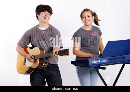 Stock Foto von zwei Jugendliche musizieren Stockfoto