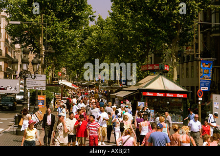 Spanien Barcelona Las Ramblas-Touristen Stockfoto