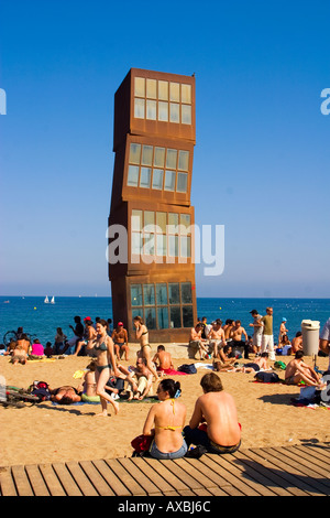 Spanien Barcelona Strand Platja De La Barceloneta Menschen Sculture von Rebecca Horn Stockfoto