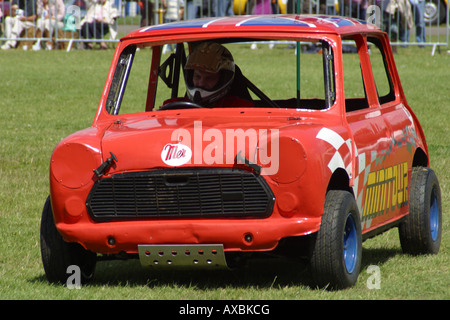 maßgeschneiderte Mini Auto Fahrer rot fahren Display lambeth Land zeigen Brixton london Stockfoto