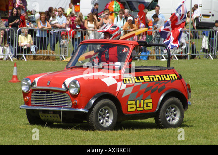 maßgeschneiderte Mini Auto Fahrer rot fahren Display lambeth Land zeigen Brixton london Stockfoto