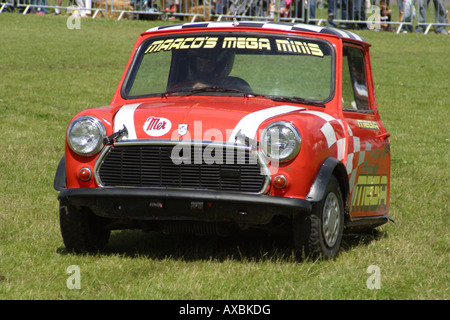 Mini Auto Anzeige rot gesägt anpassen Land zeigen vorderen Hälfte lambeth Brixton London Stockfoto