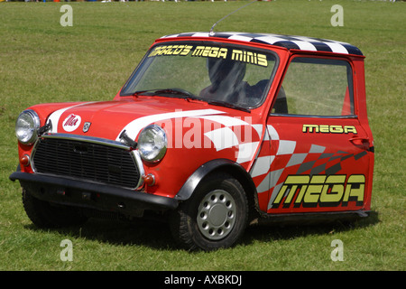 Mini Auto Anzeige rot gesägt anpassen Land zeigen vorderen Hälfte lambeth Brixton London Stockfoto